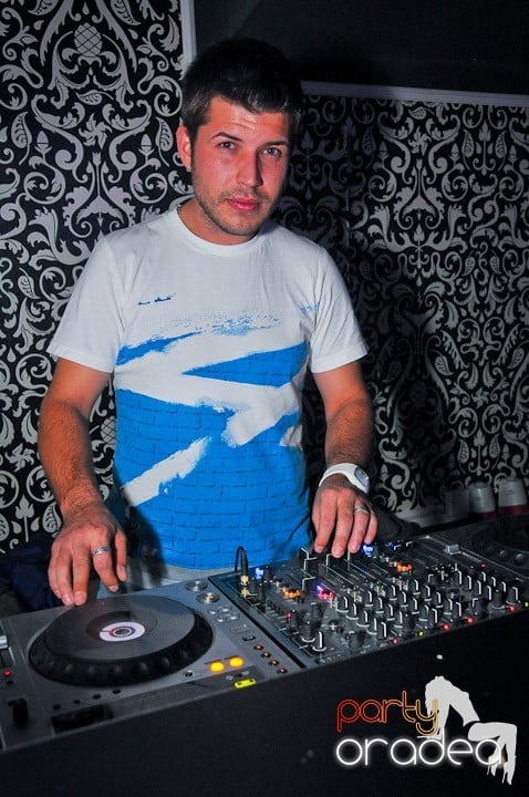Petrecere în Club Life, 