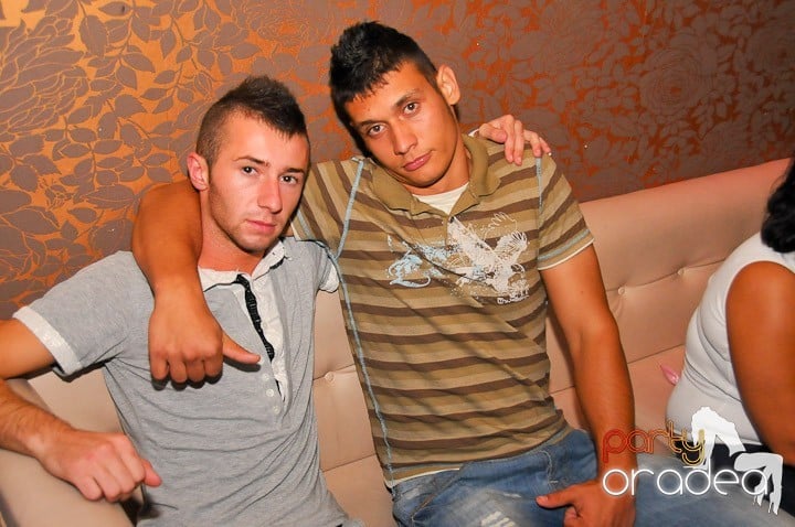 Petrecere în Club Rio, 