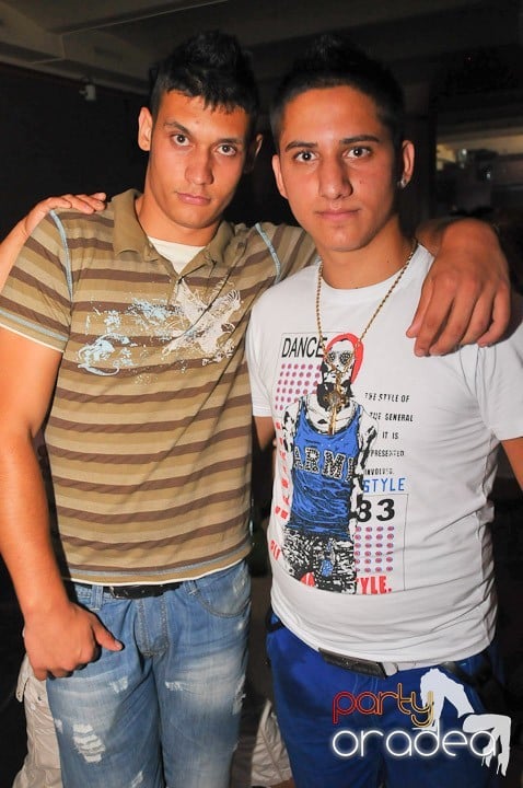 Petrecere în Club Rio, 