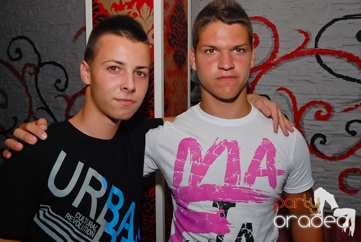 Petrecere la maxim în Club Luna, 
