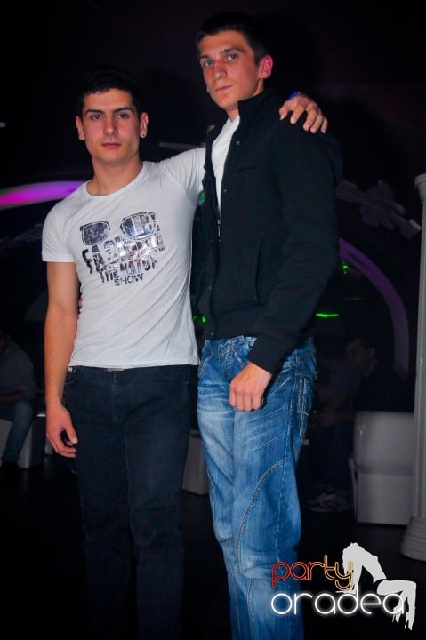 Petrecerea continuă în Club Atti's, 