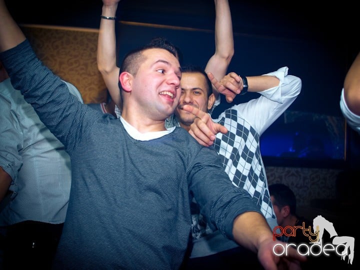 Petrecerea continuă în Club Life,