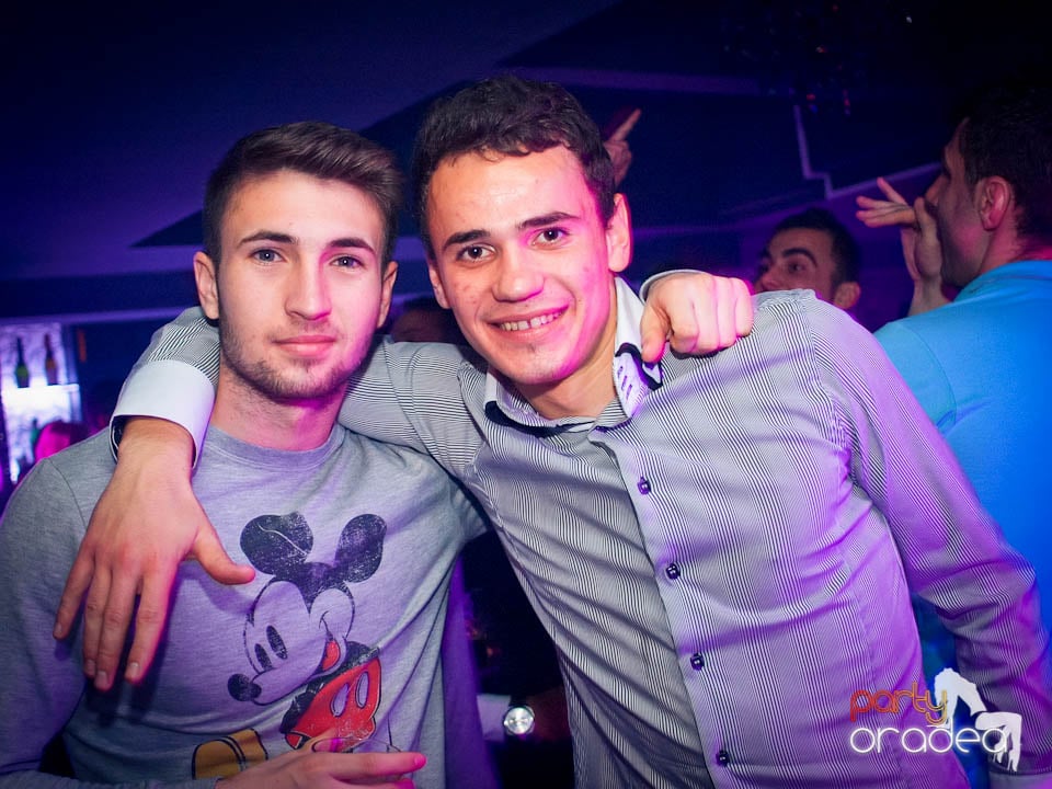 Petrecerea continuă în Club Life, 