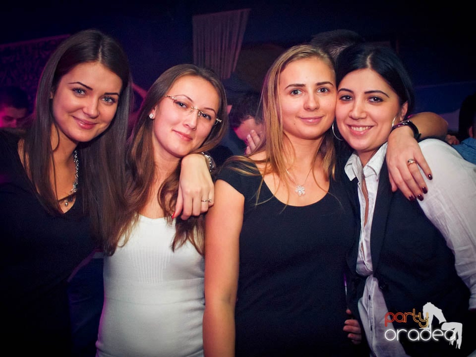 Petrecerea continuă în Club Life, 