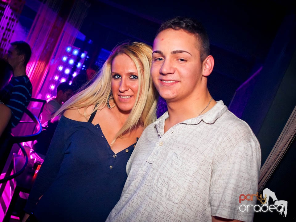 Petrecerea continuă în Club Life,
