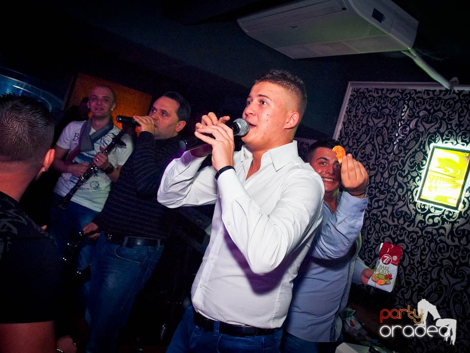 Petrecerea continuă în Club Life,