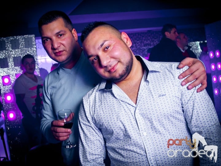Petrecerea continuă în Club Life,