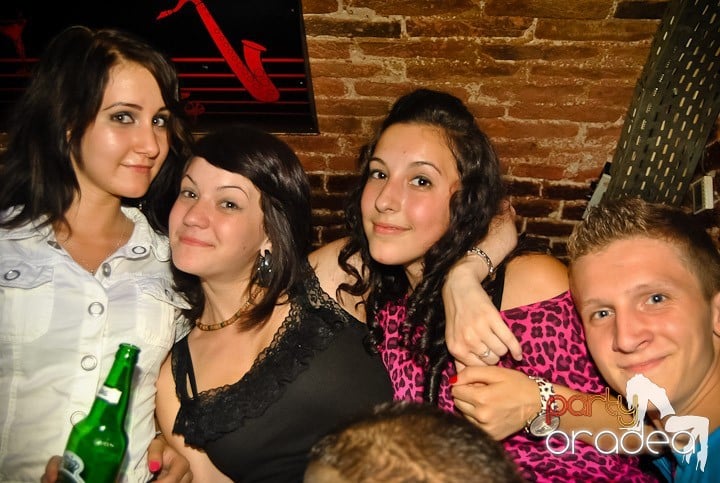 Ploaie de culoare la Club Escape, 