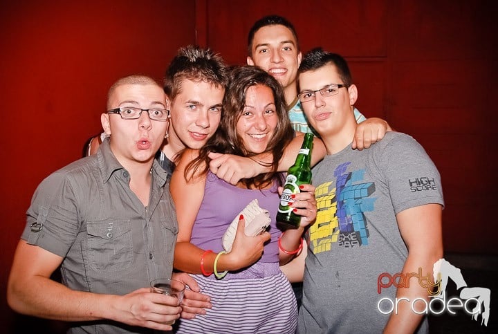 Ploaie de culoare la Club Escape, 