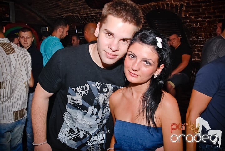 Ploaie de culoare la Club Escape, 