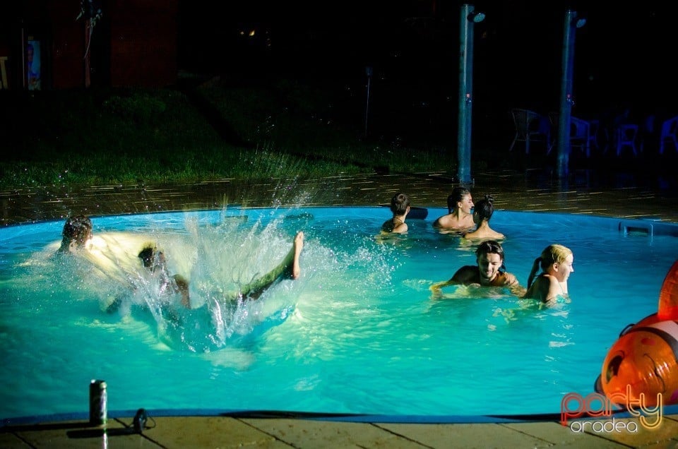 Pool Party, Complex Magnolia