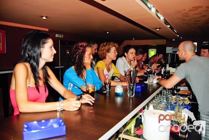 Real Clubbing Night în Club Seven,