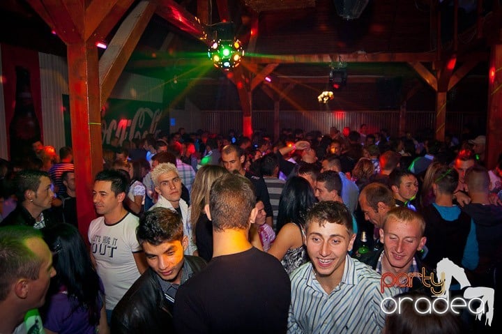 Retro Party în Disco Faház,