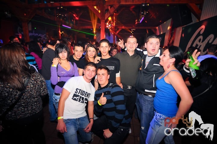 Retro Party în Disco Faház,