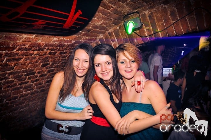 Sâmbăta începe cu Club Escape,