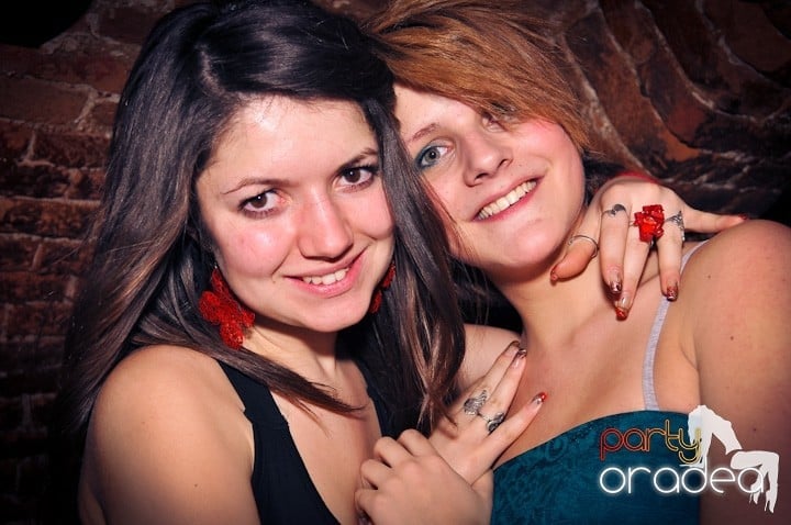 Sâmbăta începe cu Club Escape,