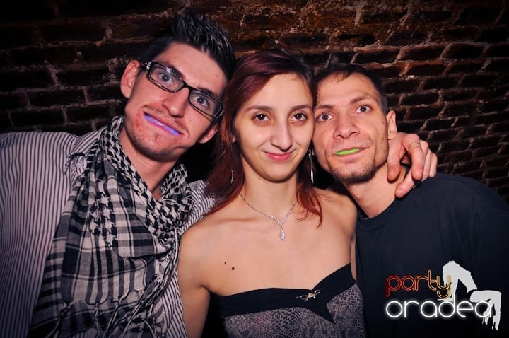 Sâmbăta începe cu Club Escape,