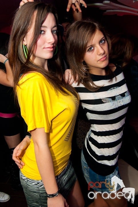 Sâmbătă noaptea în Club Atti's, 