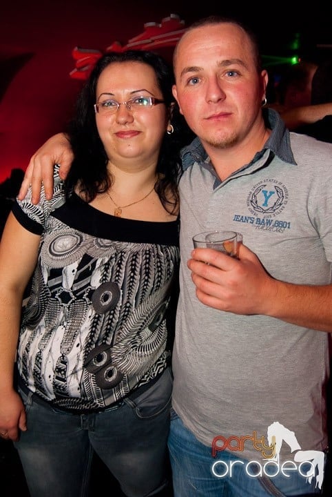 Sâmbătă noaptea în Club Atti's, 