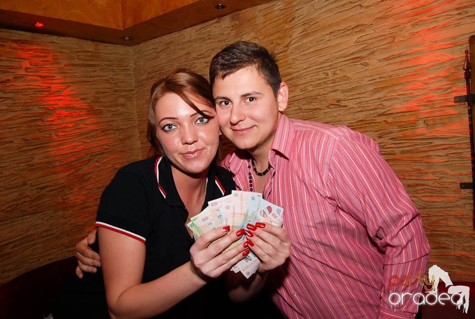 Sâmbătă noaptea în Club Downtown,