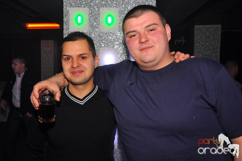 Sâmbătă petrecem în Club Life,