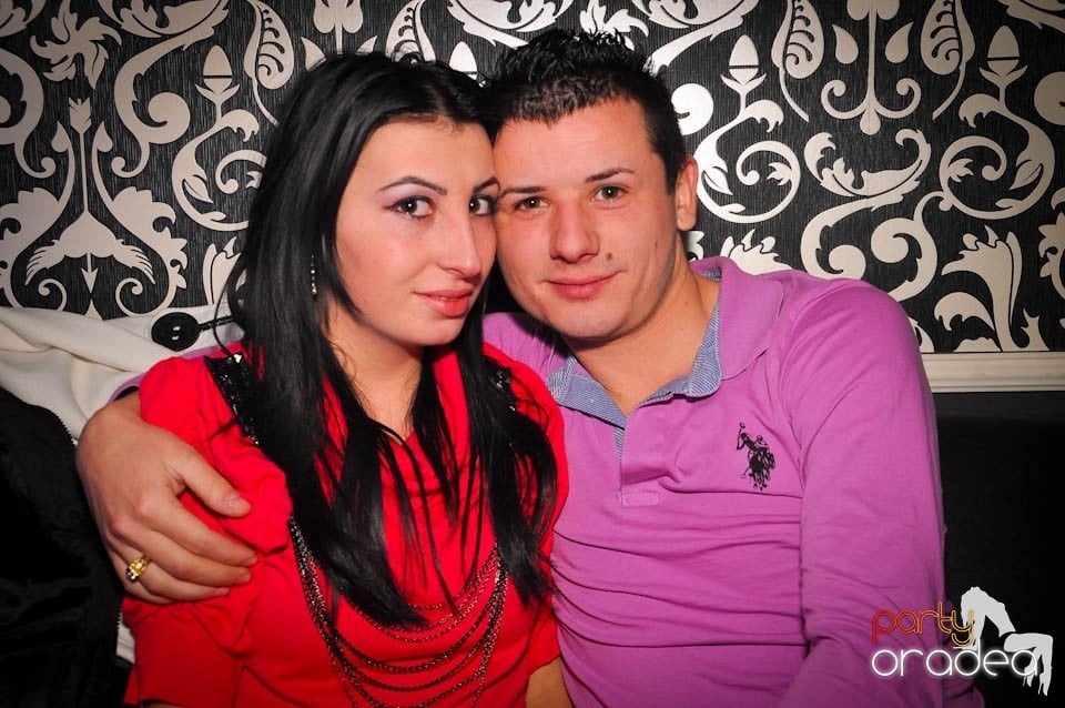 Sâmbătă petrecem în Club Life,