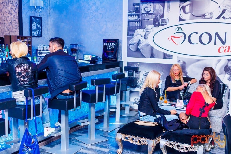 Sâmbătă seara în Icon Caffe, Icon Caffe