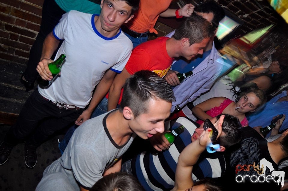 Sâmbătă seara petrecem în Escape, 