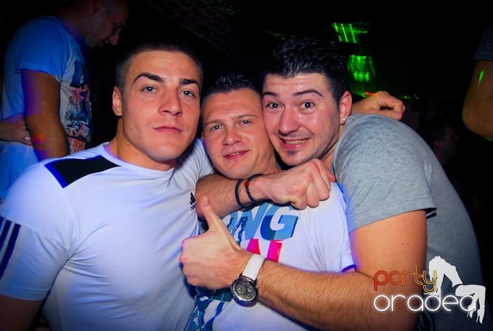 Saturday Night Party în Club Escape,