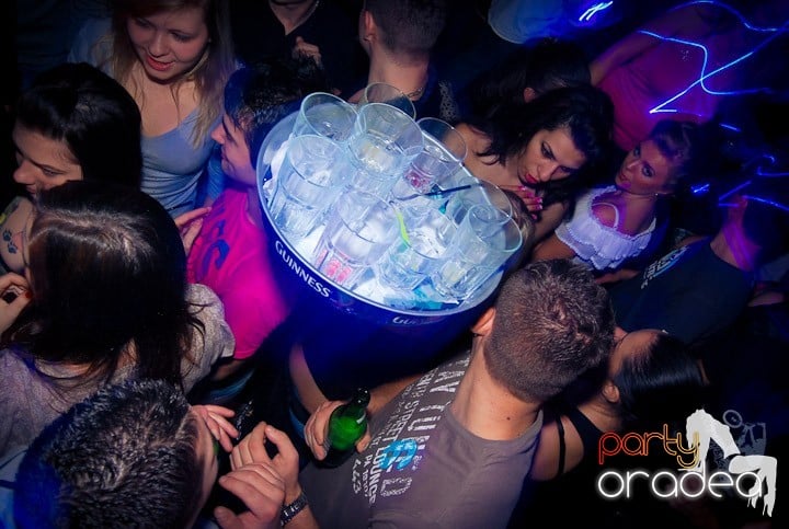 Saturday Night Party în Club Escape,