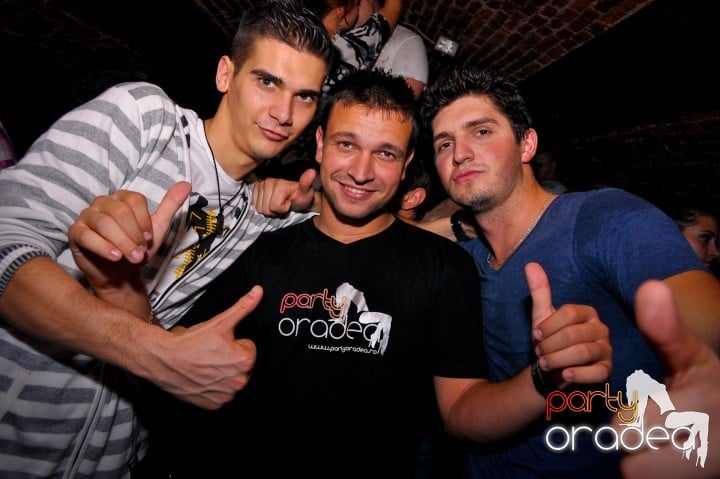Saturday Night Party în Escape,