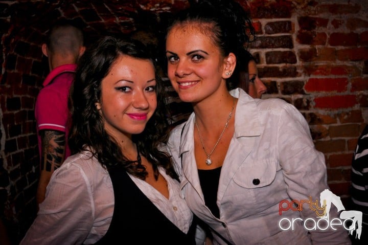 Saturday Night Party în Escape,