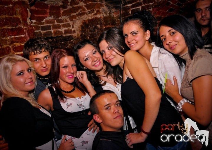 Saturday Night Party în Escape,