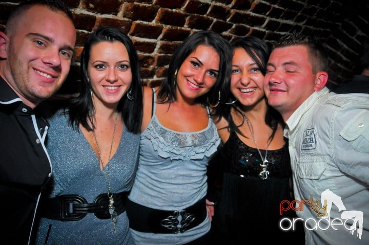 Saturday Night Party în Escape,