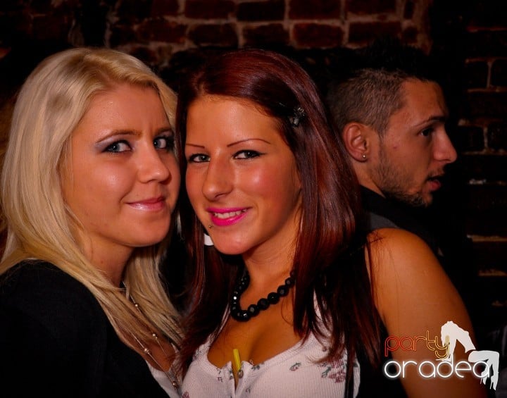 Saturday Night Party în Escape,