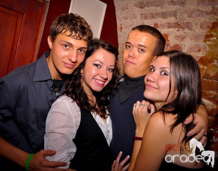 Saturday Night Party în Escape,