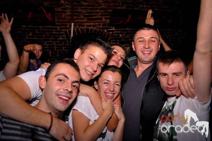 Saturday Night Party în Escape,