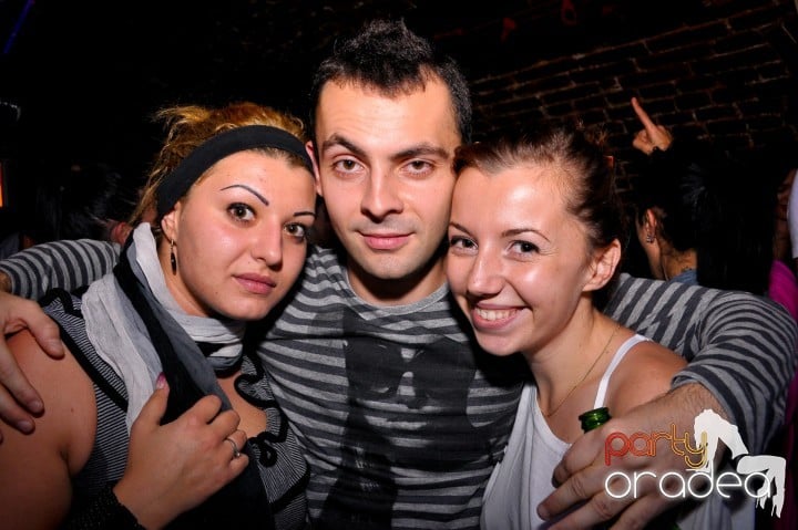 Saturday Night Party în Escape,