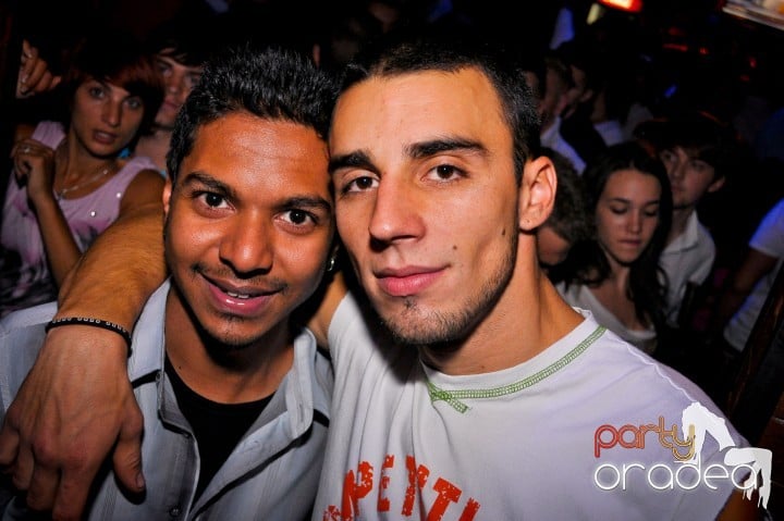 Saturday Night Party în Escape,