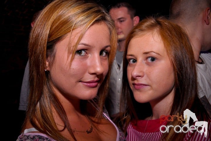 Saturday Night Party în Escape,