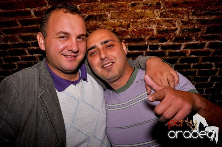 Saturday Night Party în Escape,