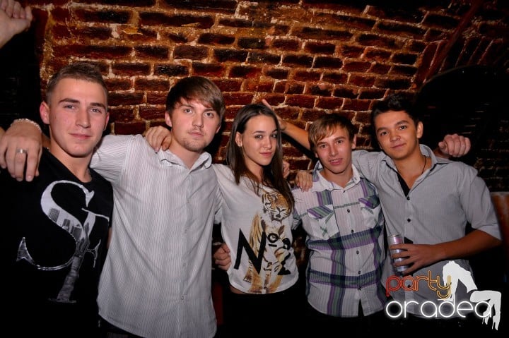 Saturday Night Party în Escape,