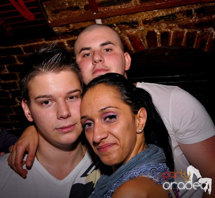 Saturday Night Party în Escape,