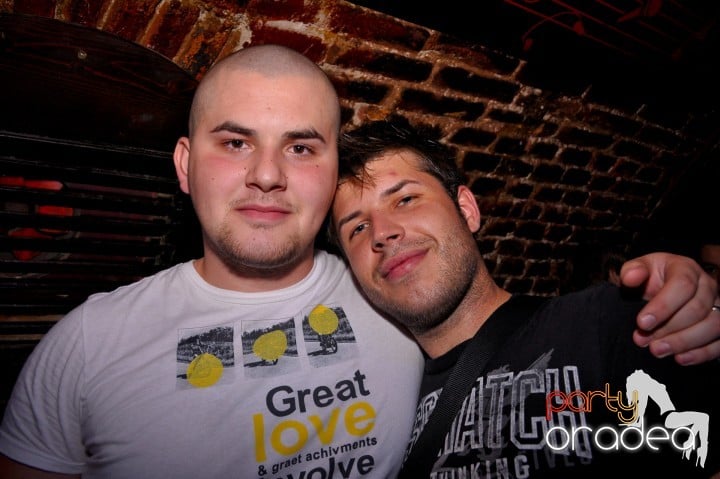 Saturday Night Party în Escape,