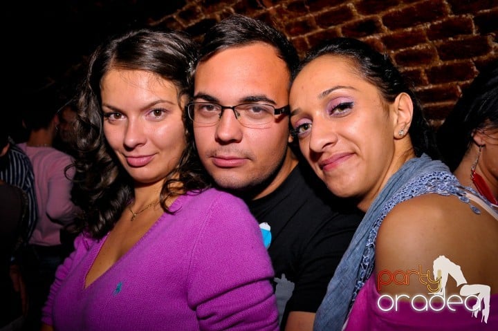 Saturday Night Party în Escape,