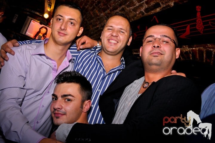 Saturday Night Party în Escape,