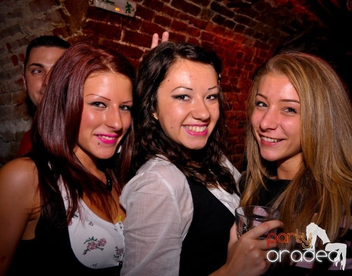 Saturday Night Party în Escape,