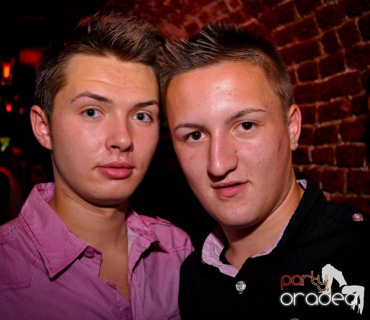 Saturday Night Party în Escape,