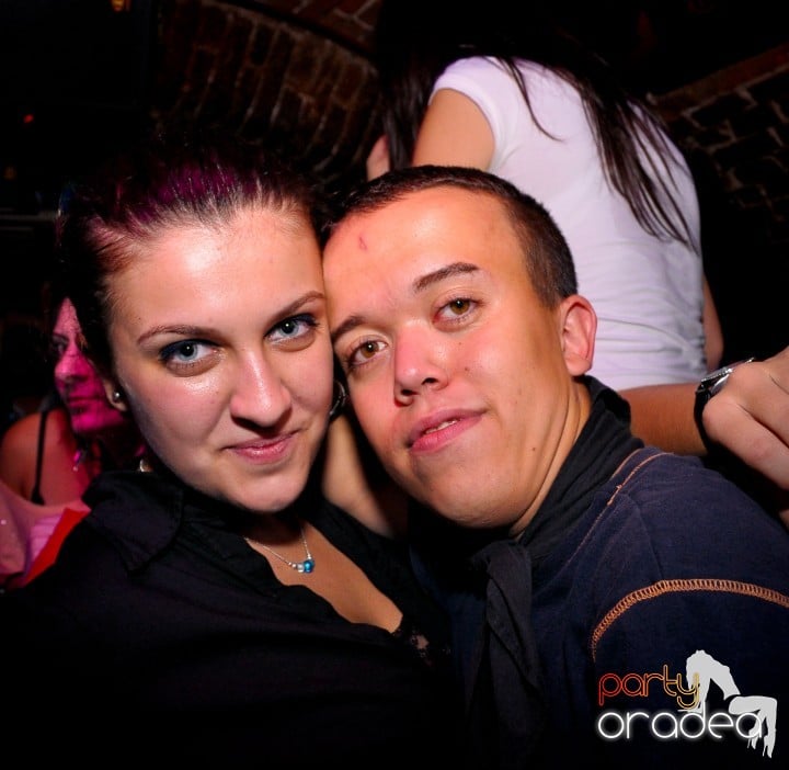 Saturday Night Party în Escape,