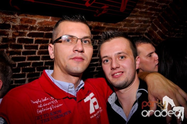 Saturday Night Party în Escape,